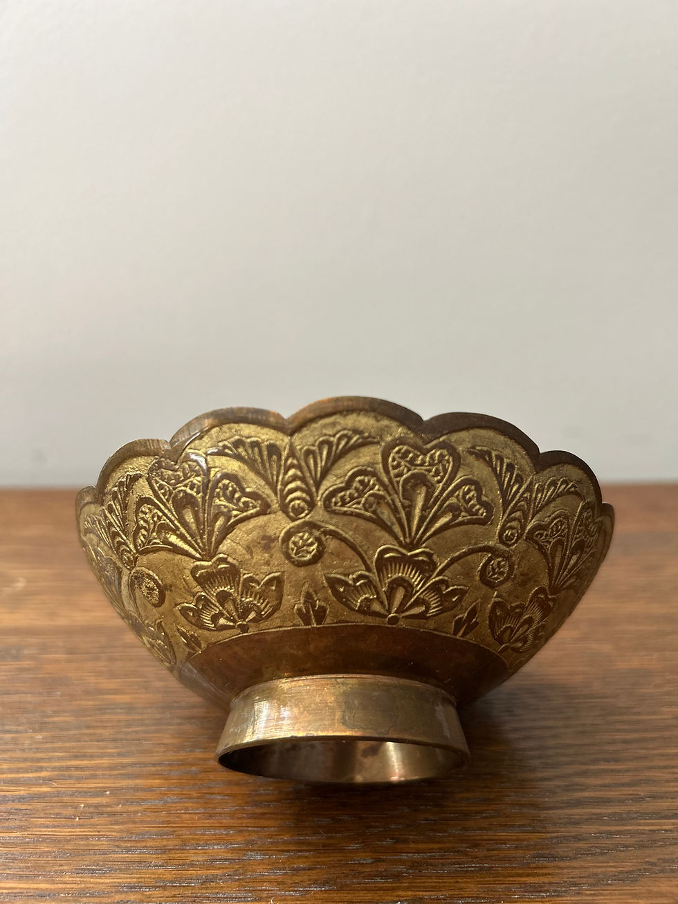 Thumbnail: Vintage Mid-Century Brass Peacock Scalloped Bowl