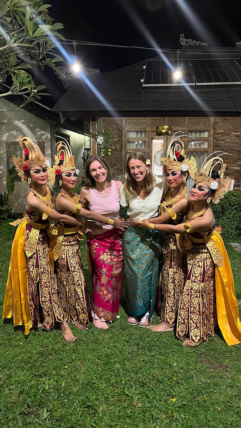 Activity (8) Balinese show and lesson