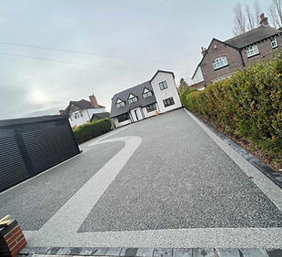 Modern resin driveway installation in Bristol by Bristol Resin Company, featuring decorative aggregate finish and brick edging