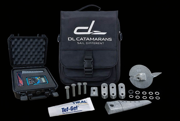 Kit DL Care Box con anodi, isolante Tef-Gel e tester galvanico per la manutenzione e certificazione DL Heritage del catamarano DL 38.