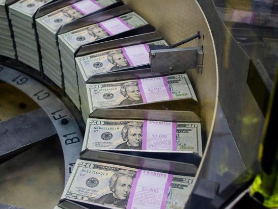هبوط الدولار الأمريكي من أعلى مستوى في أسبوعين