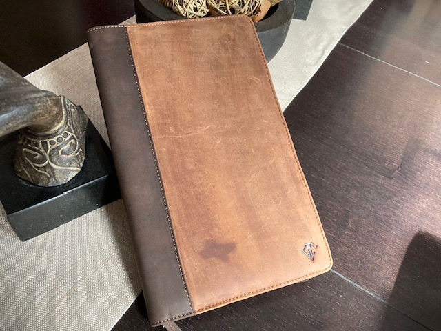 Dee Charles 32 Pen Leather Case In Brown