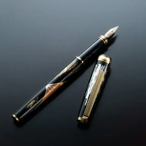Platinum Red Mt. Fuji Maki-e Fountain Pen 18kt Nib