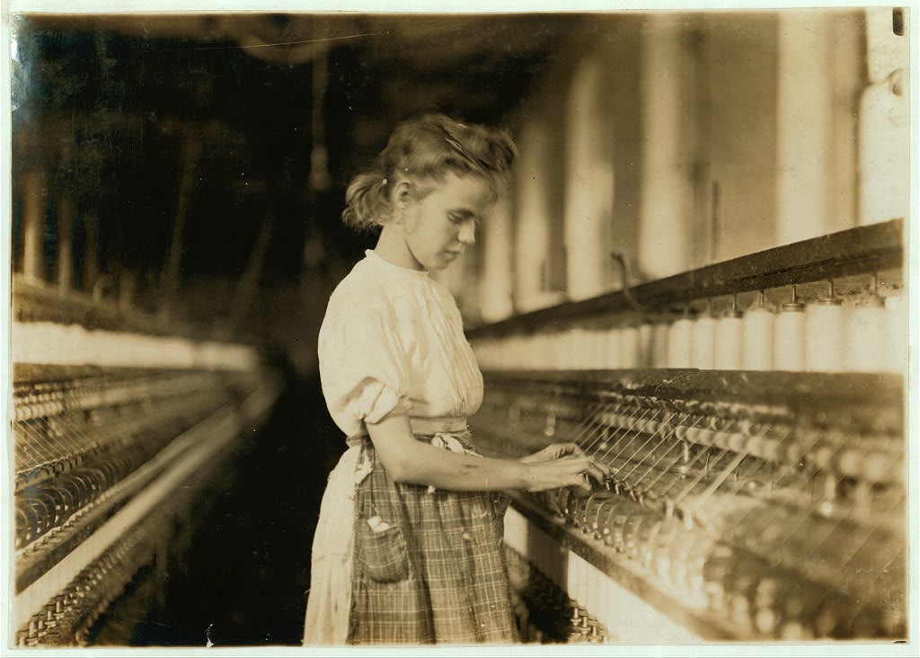 Margaret Knight working in a cotton mill as a little girl. Via Library of Congress.