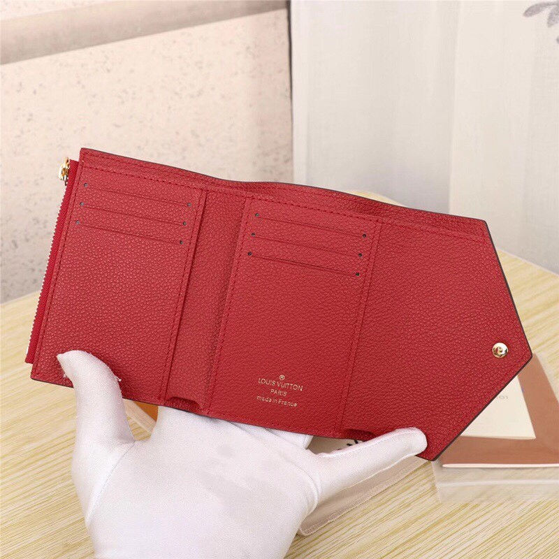 Thumbnail: Louis Vuitton LV Victorine 系列壓紋皮革女士短夾錢包