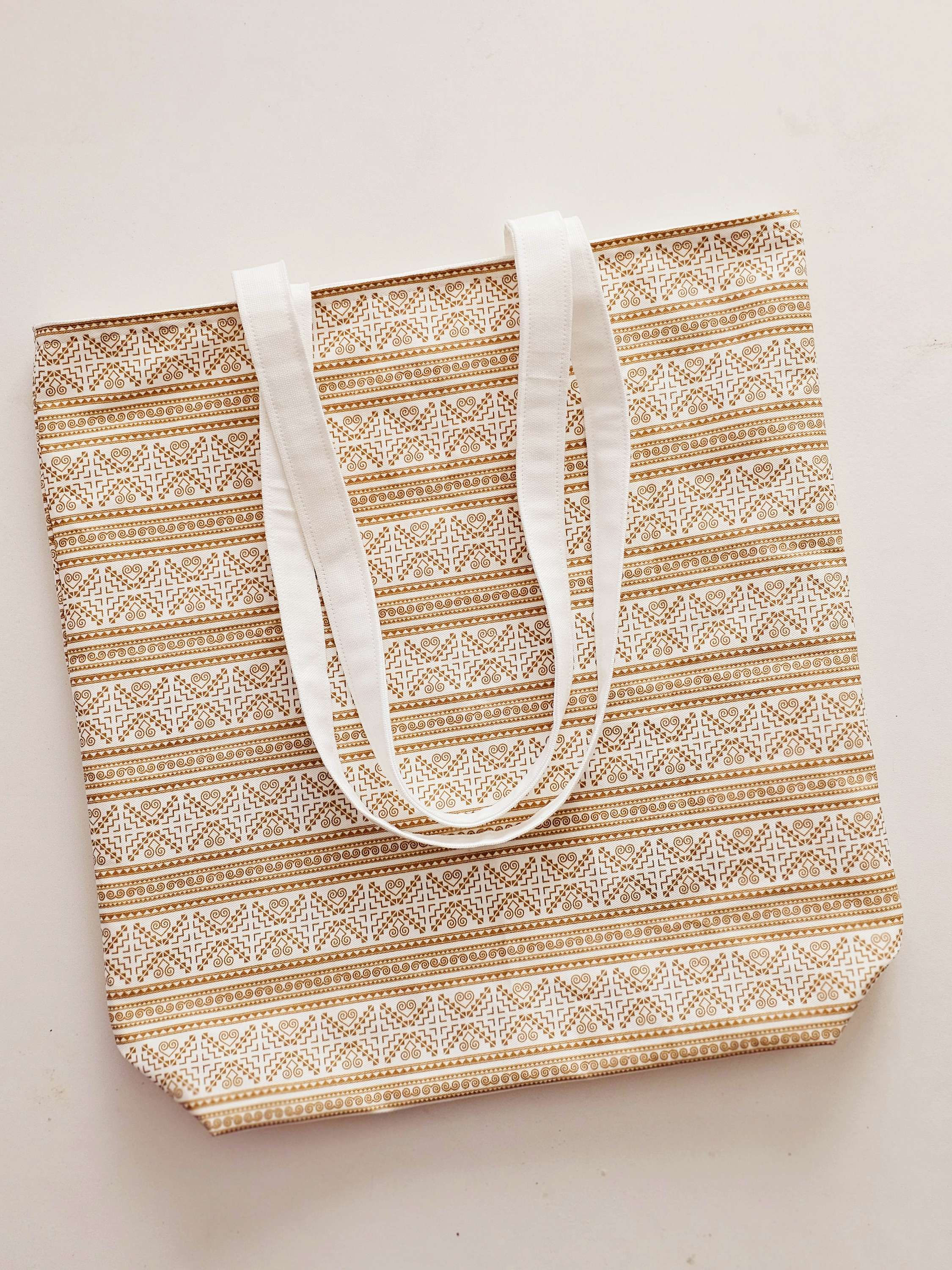 Tannish Keng Tote w/Gusset and Pocket