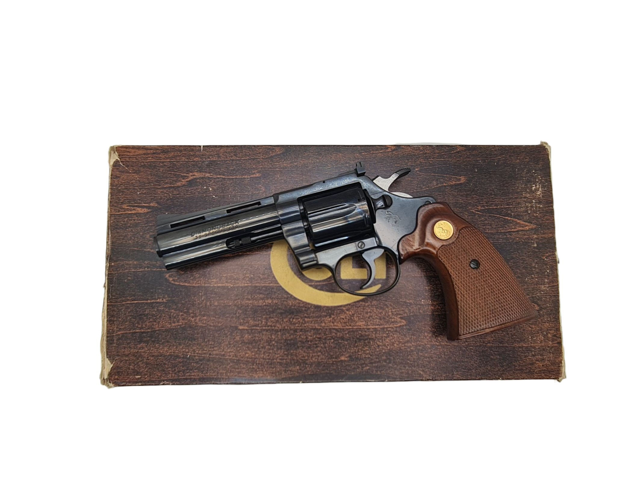 Colt DIAMONDBACK .38 4"  6 นัด