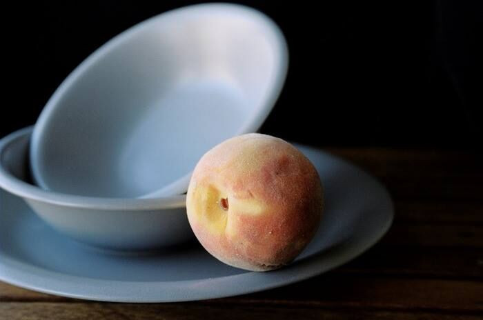Peach_and_plate_35mm.jpeg