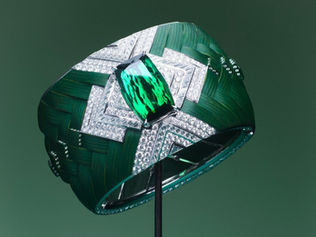 다채로운 매력의 보석 투르말린