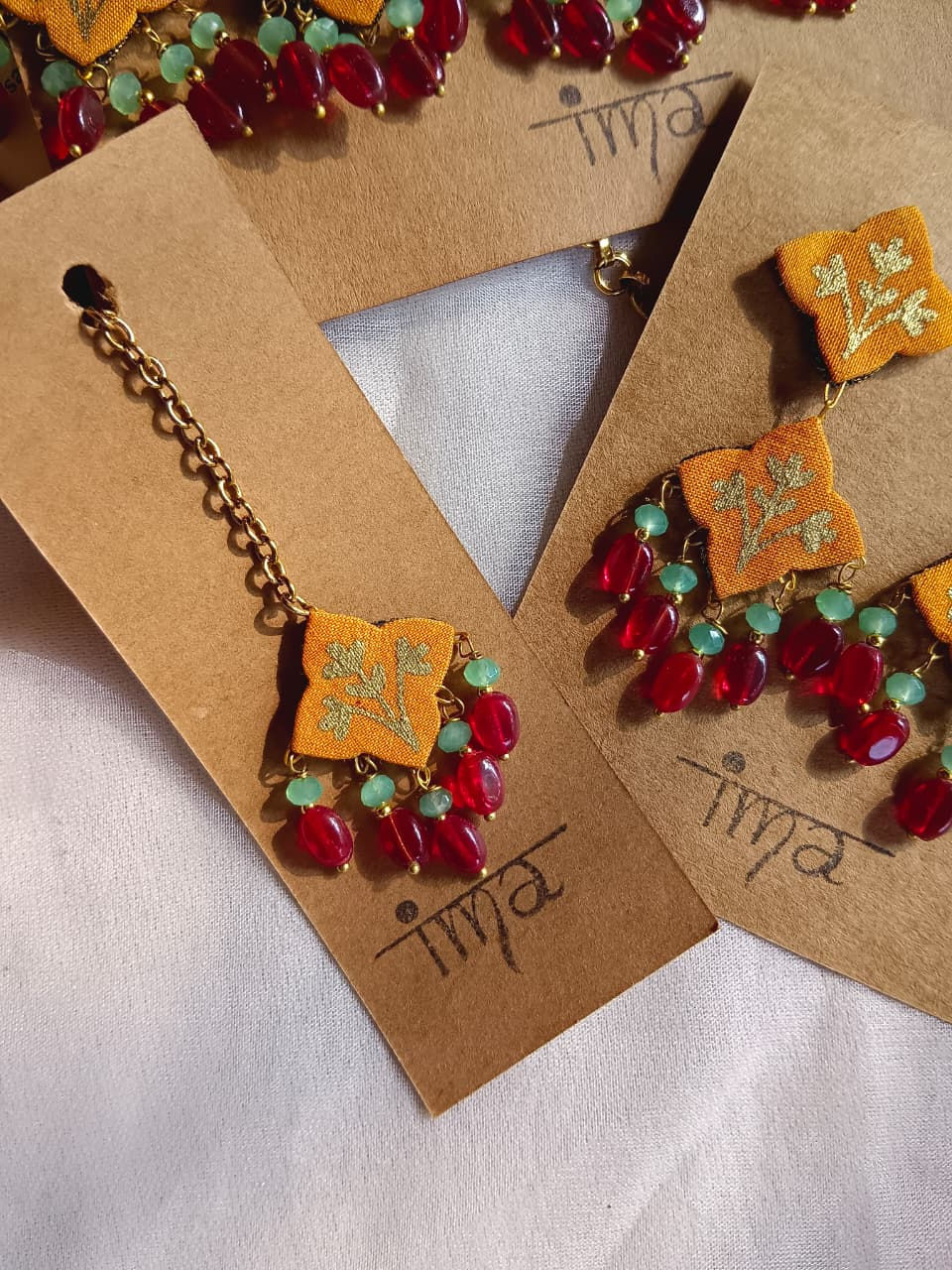 Thumbnail: Yellow floral beads set