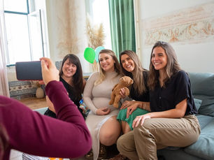 SUPPORTING A FRIEND THROUGH THEIR FIRST PREGNANCY (WHEN YOU'VE NEVER DONE IT YOURSELF)