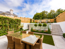 SUSTAINABLE LANDSCAPING CHOICES FOR THE MODERN HOME