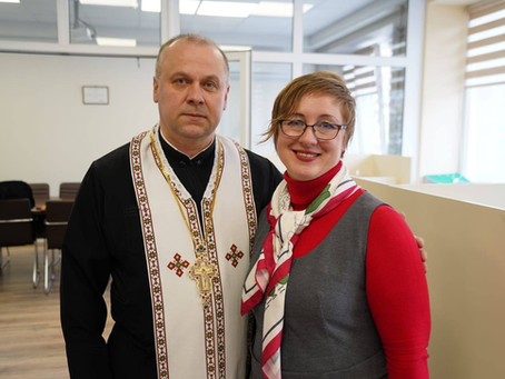 Чудова традиція благословення свяченою водою 