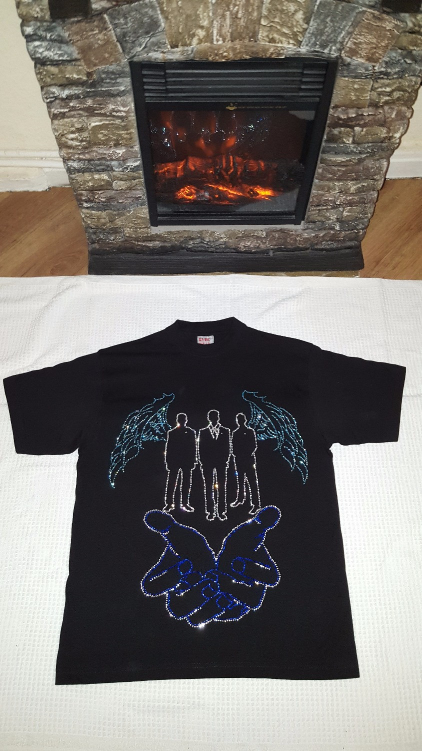 Baumwoll T-Shirt mit handgefertigten Strass Motiven
