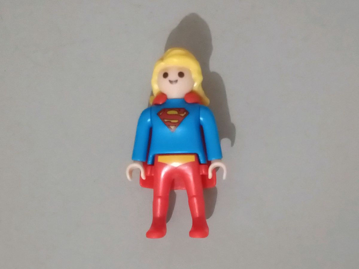 SuperGirl brinde Playmobil Kinder Ovo