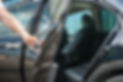 taxi-sécurité-qui-ouvre-le-portiere.jpg