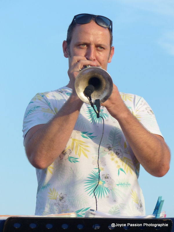 Orchestre, orchestre Lebrun, trio, duo, musique, musicien, musette, musettes, ambiance, festival, variétés, variété, variété française, aude, Languedoc Roussillon, Occitanie, Toulouse, mirepoix, Ariège, Carcassonne, Castelnaudary, Limoux, Quillan, Narbonne, Lezignan, Lezignan Corbières, Montpellier, Béziers, Perpignan, Leucate, Argelès, Narbonne Plage, Port la nouvelle,
Batterie, batteur, accordéon, accordéoniste, accordéoniste aude, trompettiste, trompette, orchestre avec accordéon, chant, chanteur, quel orchestre dans l’aude, bal, thé dansant, repas dansant, bal musette, associations, comité des fêtes, mairie, music, bailamor, danse, slow, rock, Madison, orchestre anniversaire, orchestre dansant, orchestre populaire, Sardou, michel Sardou, été, plage, animation, animer, orchestre animation repas, soir plage, marché gourmand, marché nocturne, nocturne, Lionel Tournié, en chantant, ambiance de fête, dj, fêtes locales, fête locale, orchestre musette pour fête locale, ccas mairie, confréries, festif, festive, 3ème âge, troisième âge, club des ainés, maison de retraite, orchestre pour repas des ainés, familiale, conviviale, messe, orchestre musette
