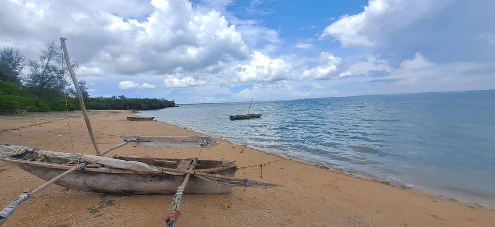Land in Fukuchani for Sale 55,531- fishing boat