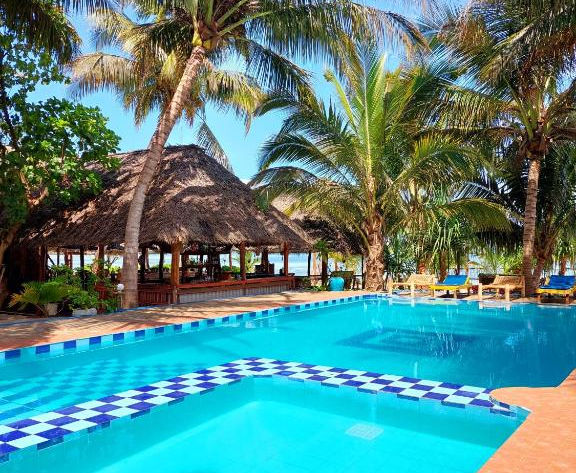 Hotel for sale 15 rooms  Pongwe - swimming pool (4)