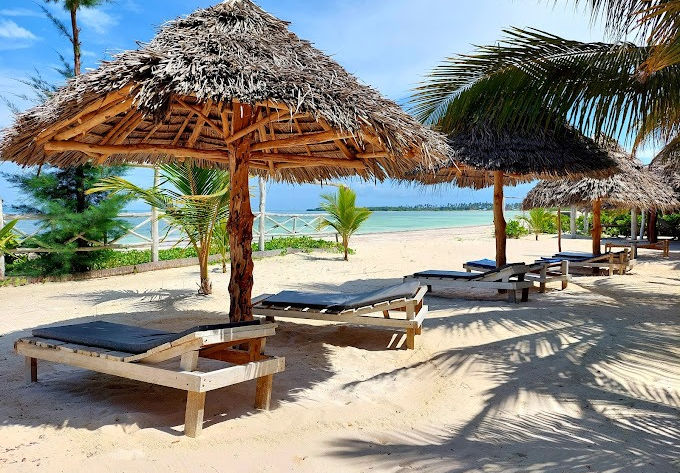 Hotel for sale 15 rooms  Pongwe - white sand beach (4)