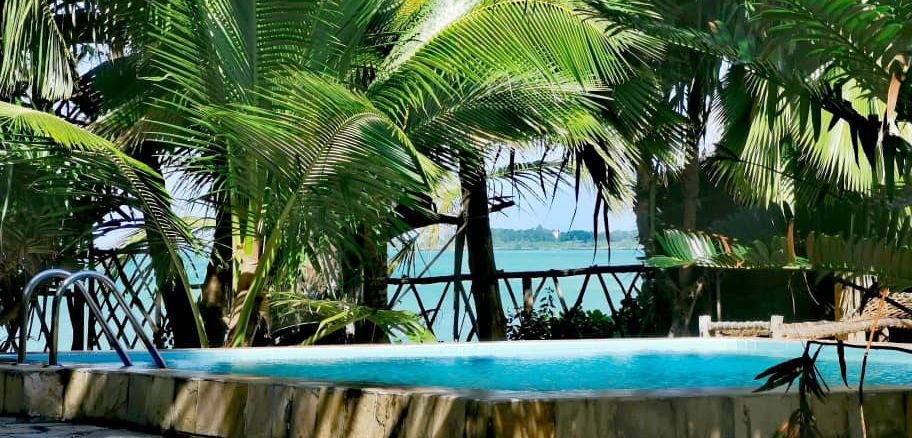 Plot 1 - Swimming pool_beachfront