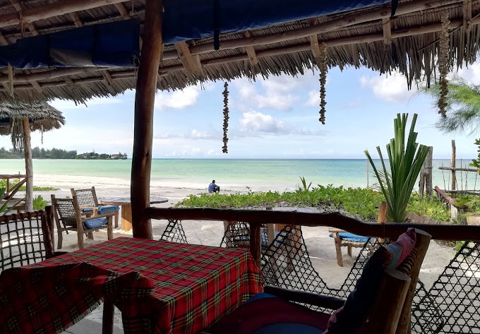 Hotel for sale 15 rooms  Pongwe - sitting area
