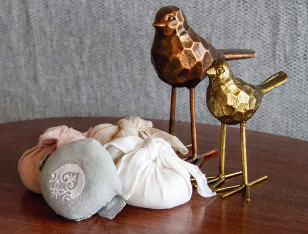 Kvapnus muilas WHITE JASMINE su minkštinto lino įvyniojimu