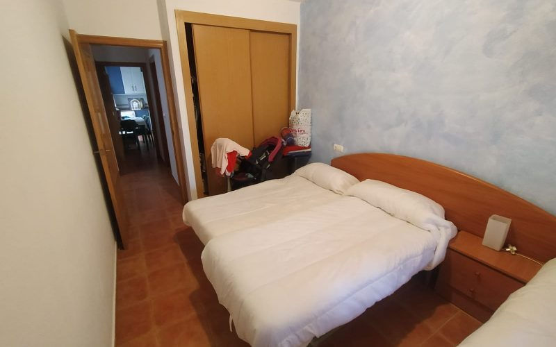 habitación con armario empotrado