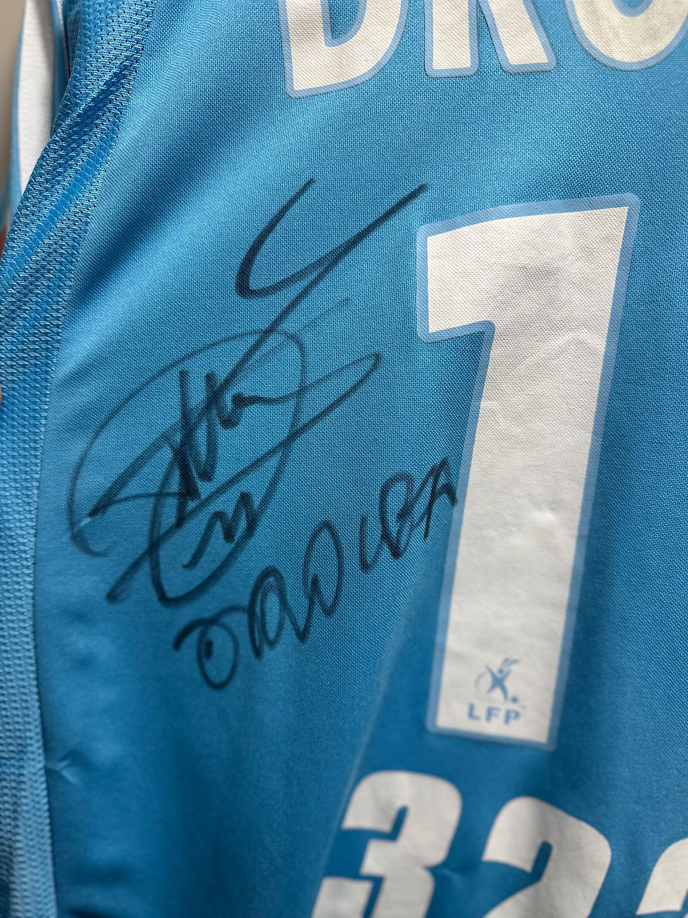 Thumbnail: OM -03/04 - DROGBA "Signed"