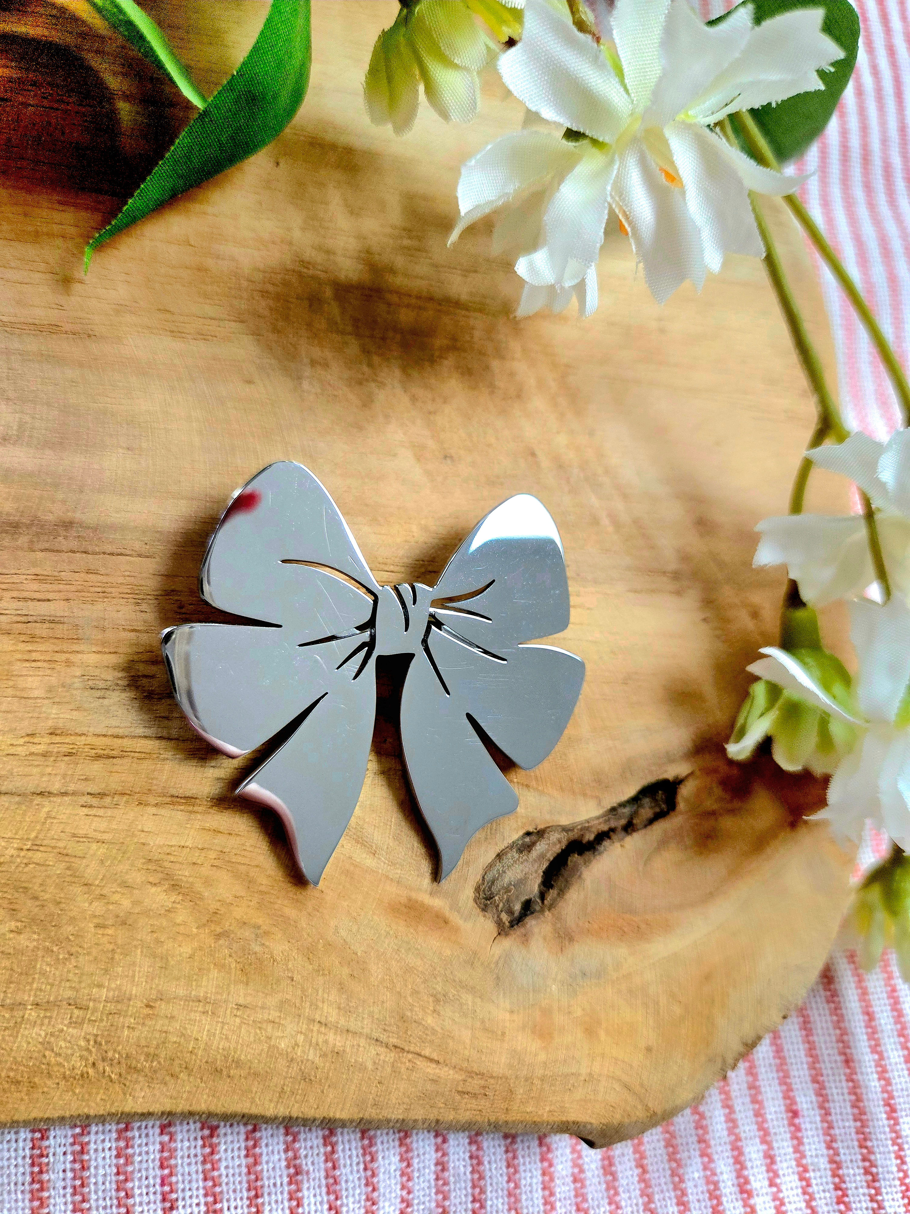 Broche • Noeud