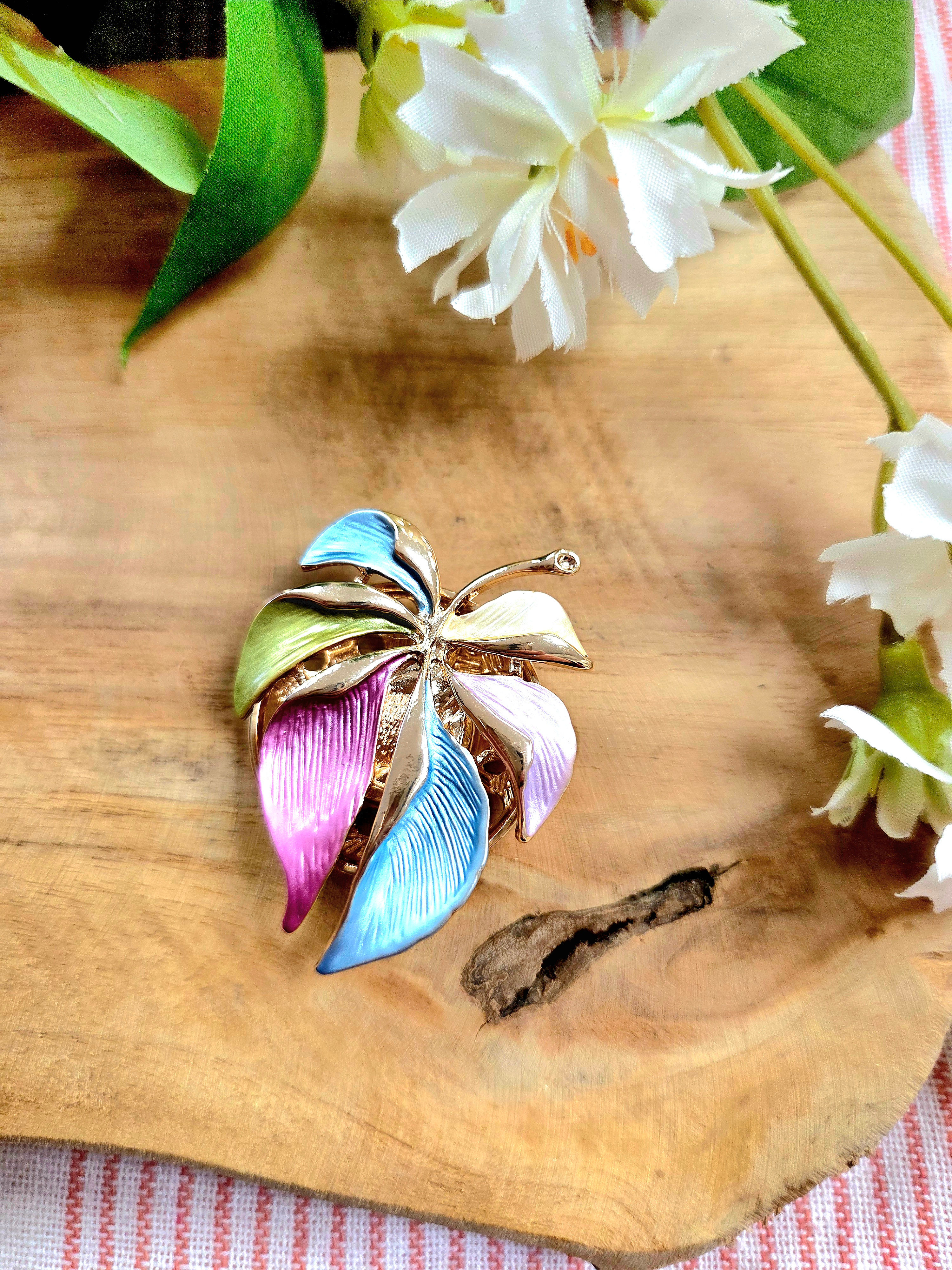 Broche • Feuille colorée