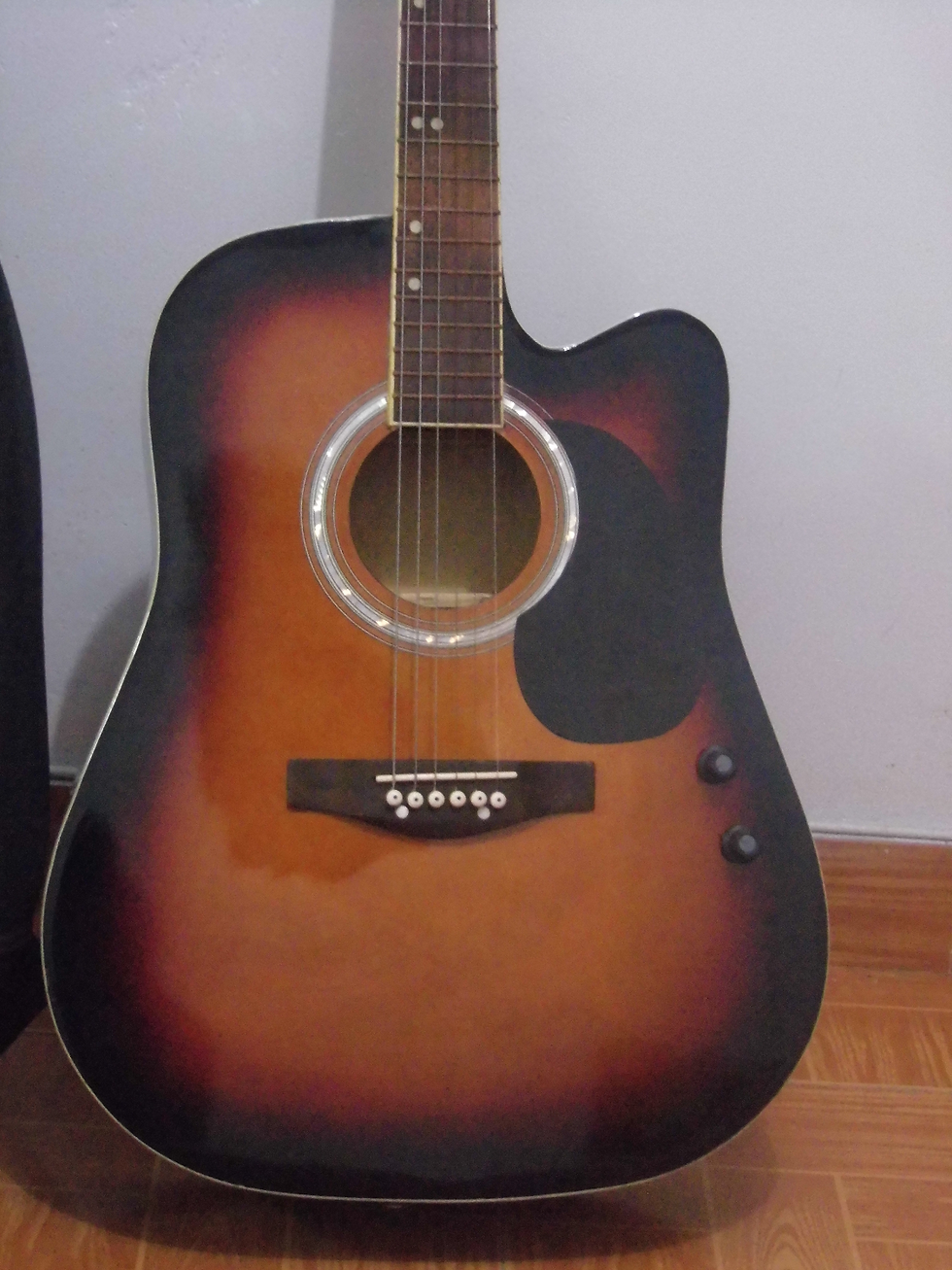Guitarra Electroacústica $90