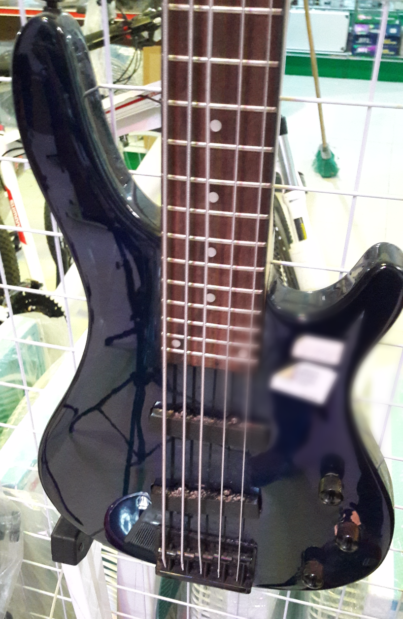 Bajo $220