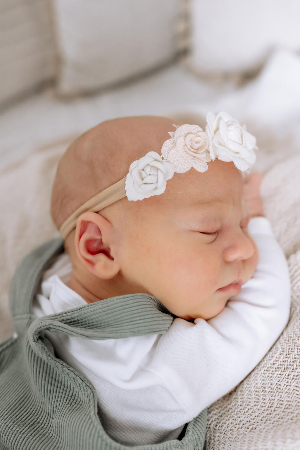 Babyfotograf bei Kassel fotografiert Neugeborenes Baby im Studio bei Hofgeismar