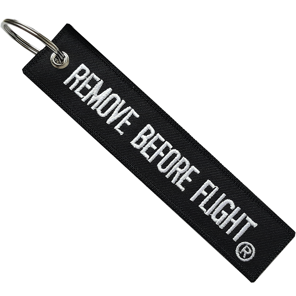 Llavero Remove Before Flight Negro con Blanco