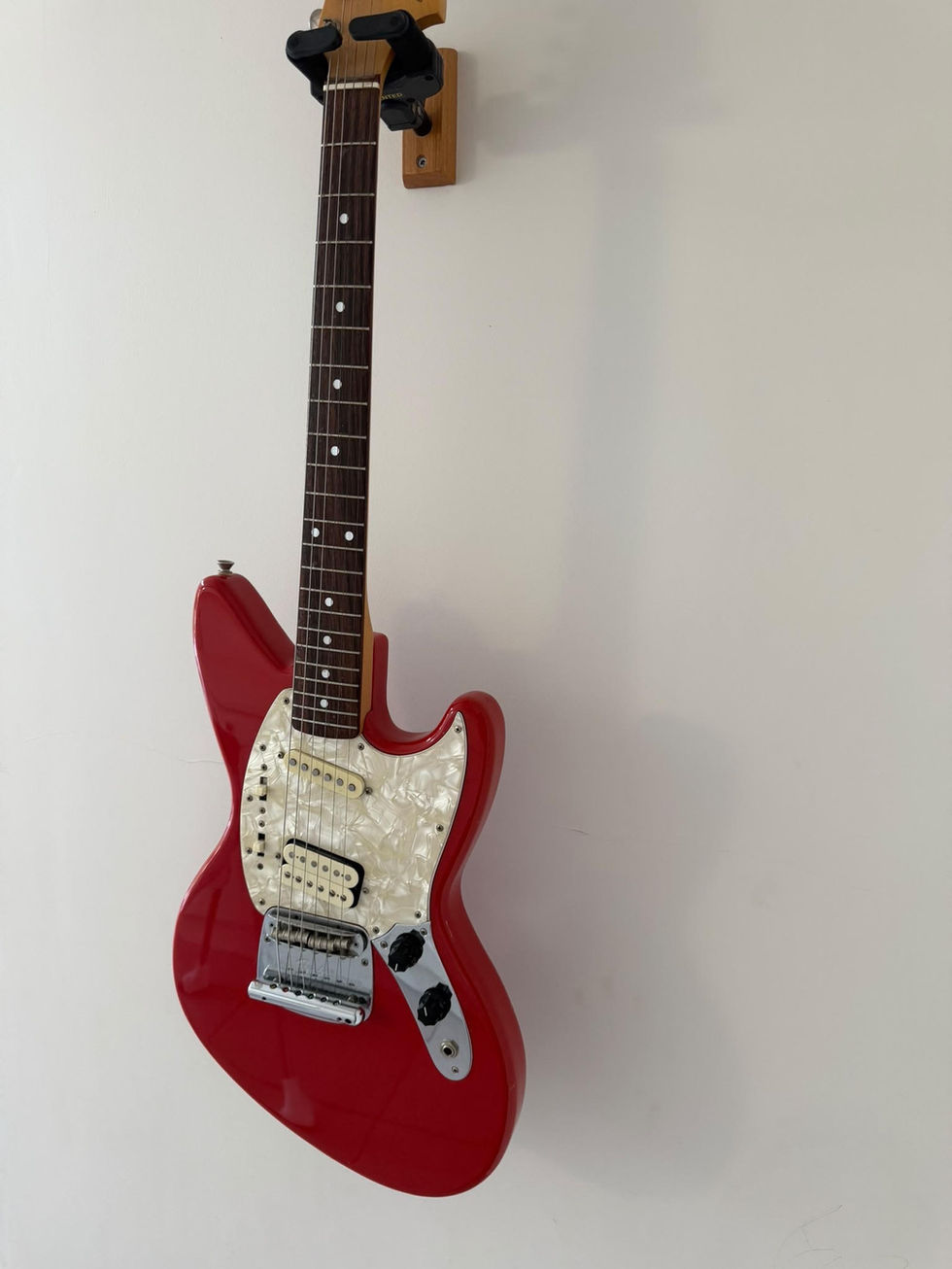 Front view at slight angle of Fender Kurt Cobain Jag-Stang - Fiesta Red