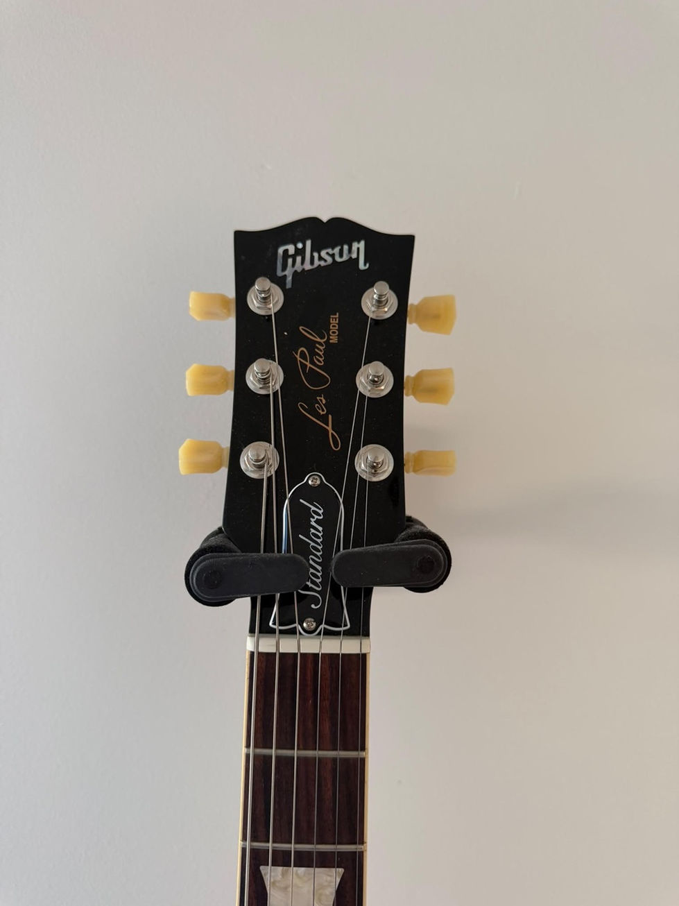 Front view of a Gibson Les Paul Standard 50s Figured Top - Tobacco Burst - 2024 - Secondhand headstock