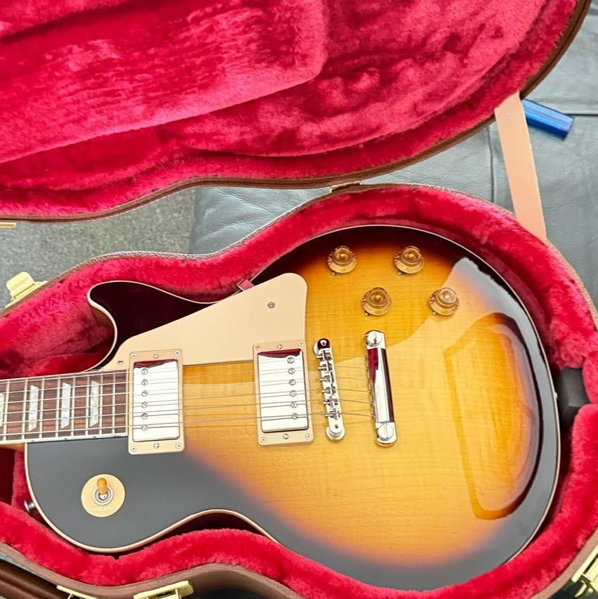 Image of a Gibson Les Paul Standard 50s Figured Top - Tobacco Burst - 2024 - Secondhand in case with pink plush lining
