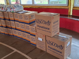 Natal mais feliz: famílias e lar de idosos recebem doações de cestas de natal