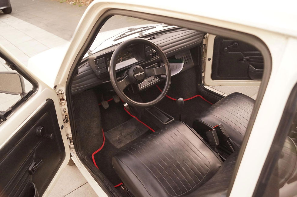 Oldtimergutachten Fiat 126 weiss Innenraum