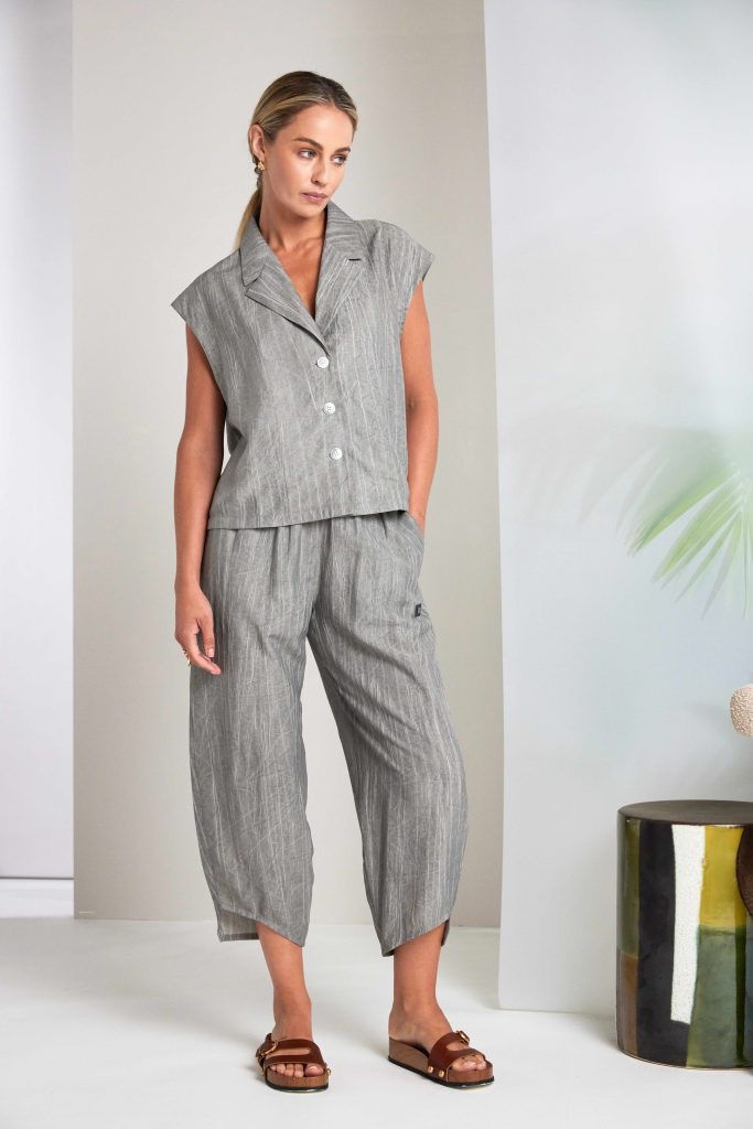 Thumbnail: 162 NAYA Curved Hem Oil Wash Crinkle Trouser