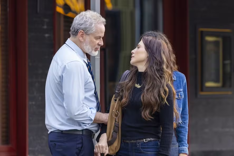 'Quem Ama Cuida': Ademir confronta e ameaça Adriana na rua após denúncias.