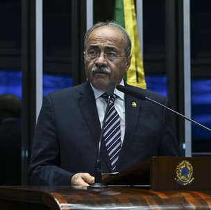 Justiça Federal determina devolução de dinheiro apreendido com o senador Chico Rodrigues em Roraima.