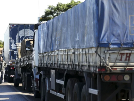 GREVE DOS CAMINHONEIROS: O Brasil à Beira de uma Nova Parada Nacional.