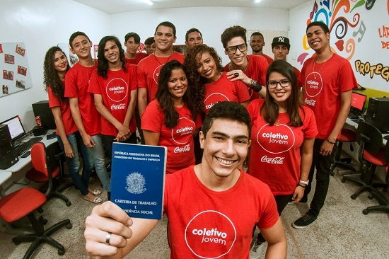Instituto Coca-Cola Brasil abre 10 mil vagas em curso gratuito de inglês e empregabilidade para jovens.