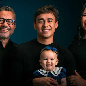 Pastor Edésio de Oliveira, pai do deputado Nikolas Ferreira, lança livro em Boa Vista sobre criação cristã de filhos.