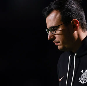 LUCAS PICCINATO: Corinthians anuncia demissão do treinador do time feminino.
