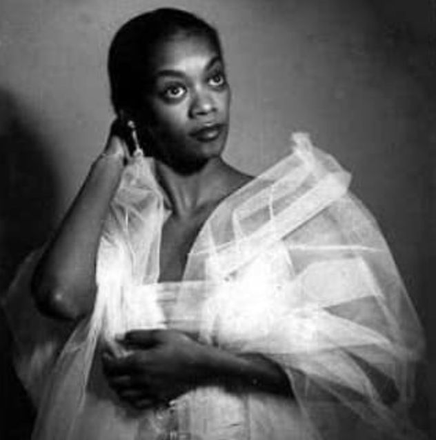 Ruth teve seu primeiro papel em O Imperador Jones, de Eugene O’Neill, peça de estreia do TEN realizada na noite de 8 de maio de 1945, no Theatro Municipal do Rio de Janeiro.