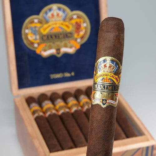 JC Newman Diamon Crown Maximus at the Tobacco Pouch