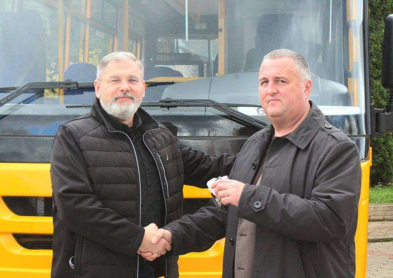 Новий автобус отримали школярі Топорівської громади
